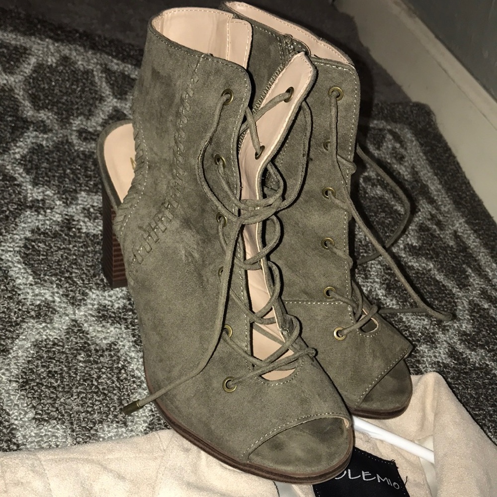Olive green booties!